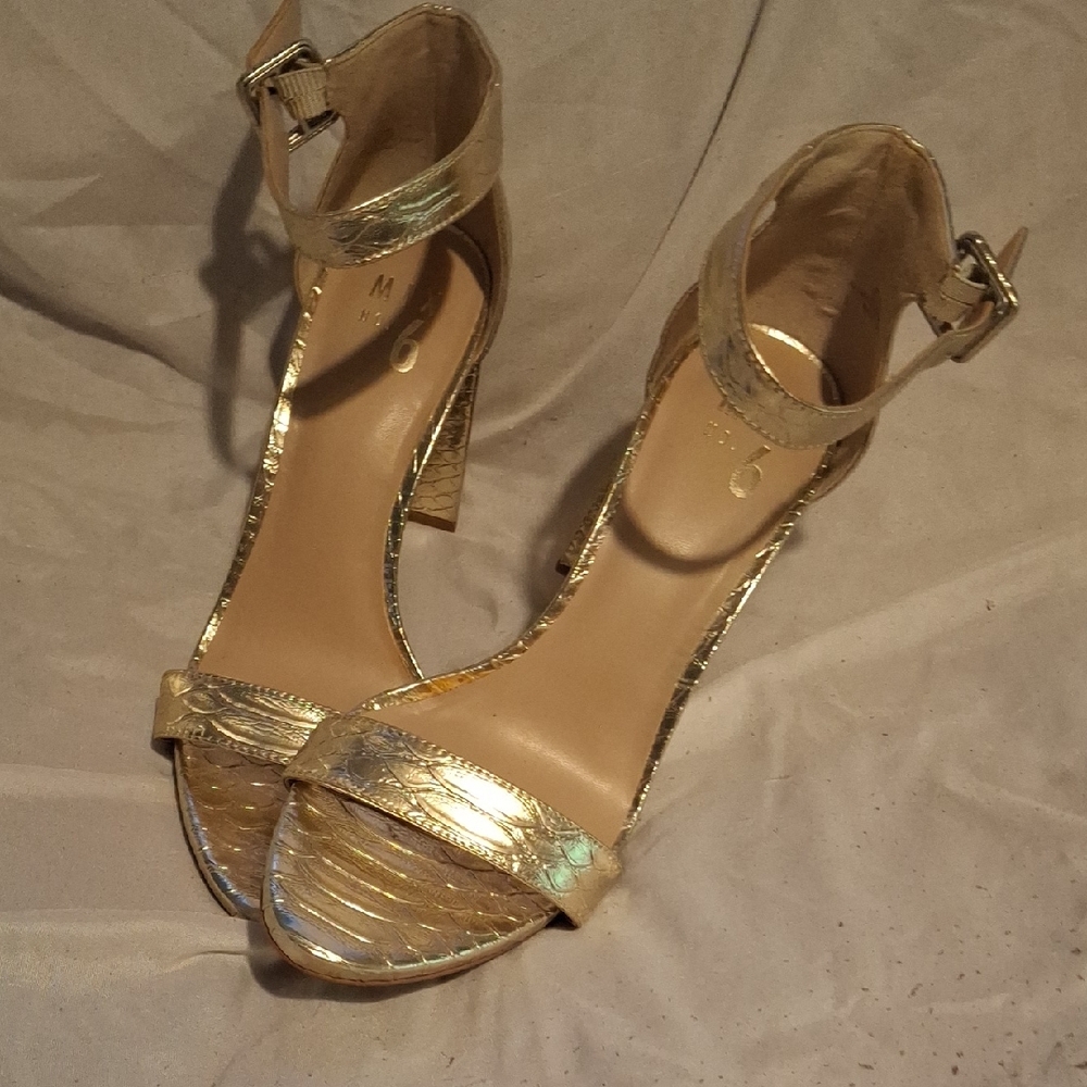 Elegant Gold Women's Heels